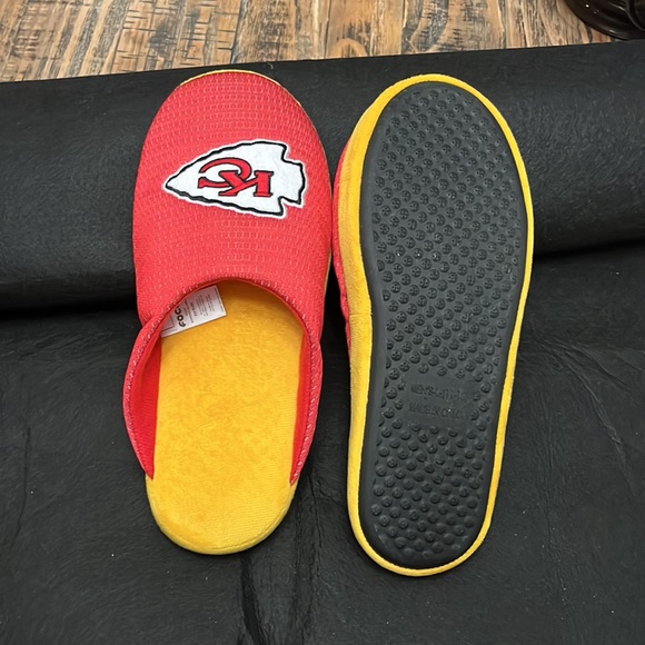 Used- Kansas City Chiefs slippers size 11-12 - Picture 6 of 7